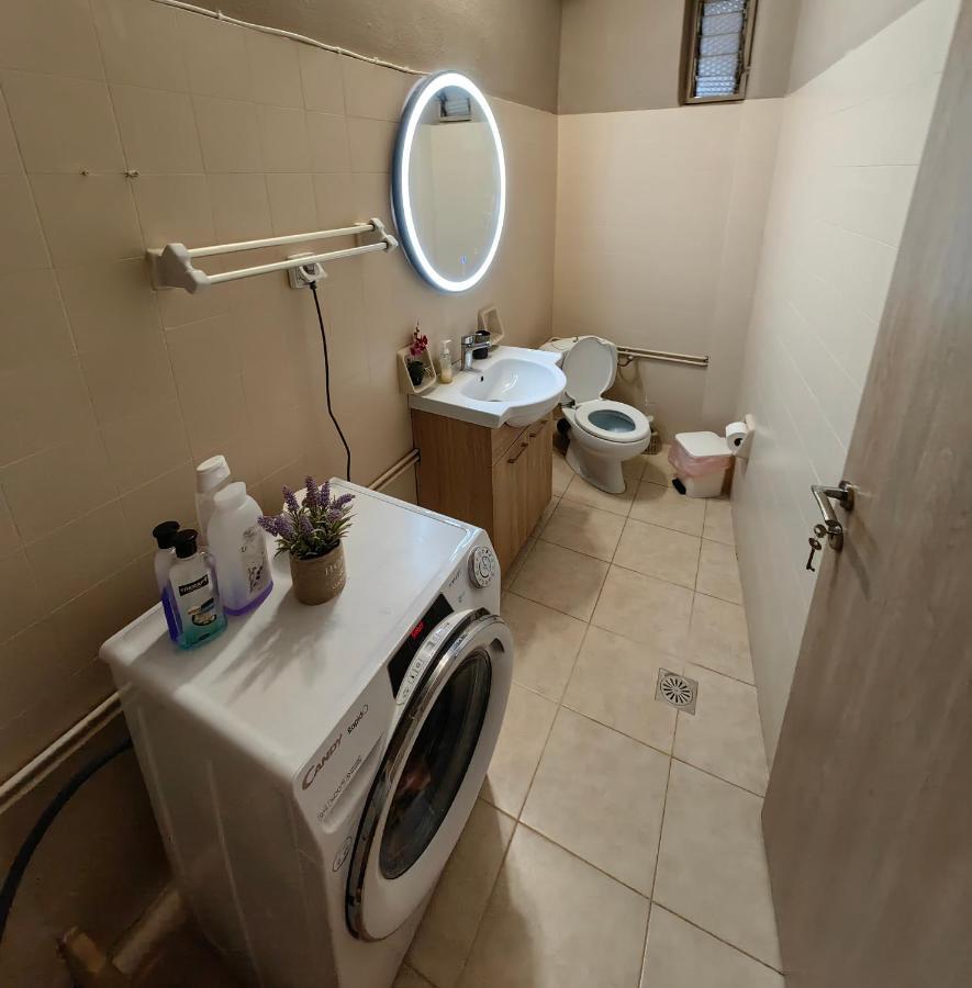 Leonidas Private In Apartment Sparta