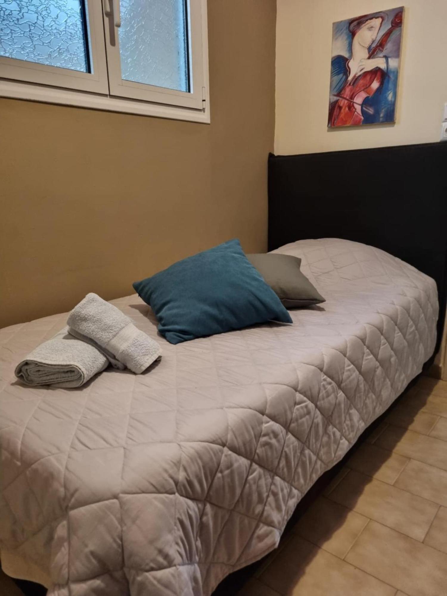 Leonidas Private In Apartment Sparta